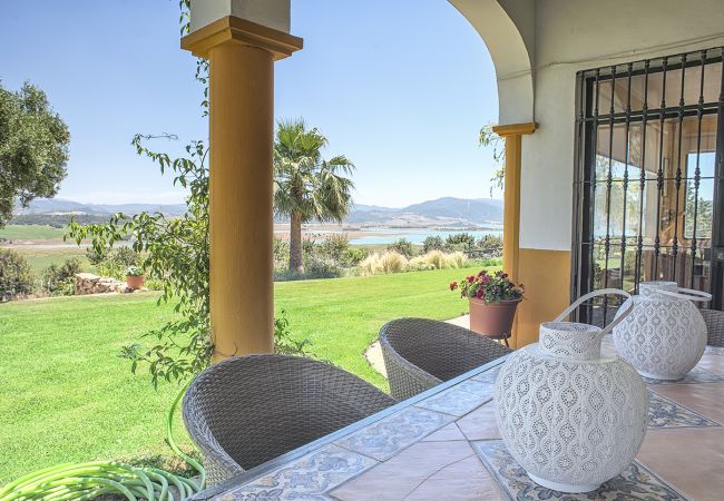 Villa en Arcos de la frontera - Alterhome precioso cortijo andaluz, con piscina privada y cerca del lago. Ideal para familias.