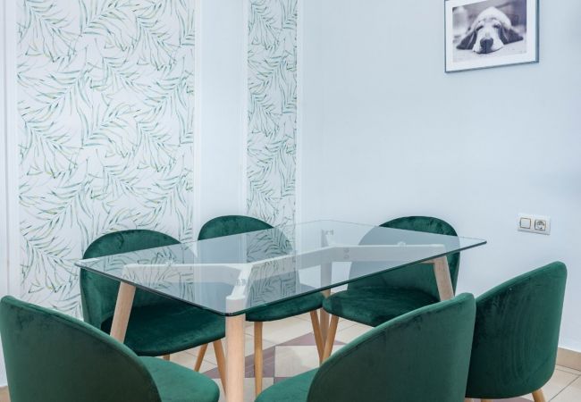 Apartamento en Sevilla - Las Setas: Refugio Urbano con Estilo Apartamento en Sevilla - Las Setas: Refugio Urbano con Estilo