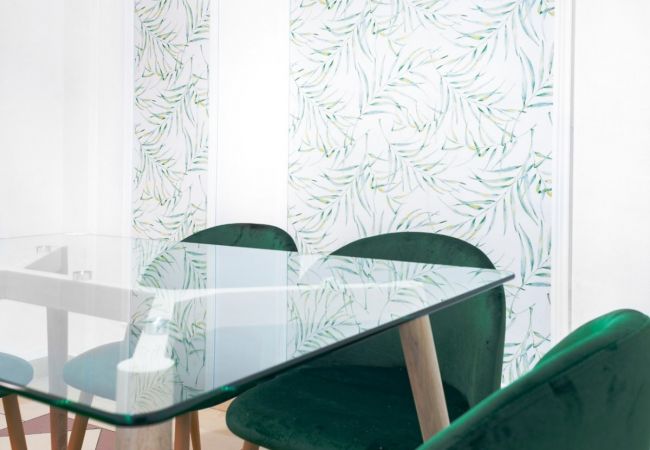 Apartamento en Sevilla - Las Setas: Refugio Urbano con Estilo Apartamento en Sevilla - Las Setas: Refugio Urbano con Estilo