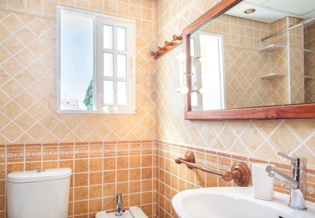 Apartamento en Sevilla - Las Setas: Refugio Urbano con Estilo Apartamento en Sevilla - Las Setas: Refugio Urbano con Estilo