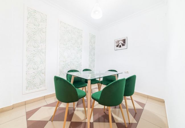 Apartamento en Sevilla - Las Setas: Refugio Urbano con Estilo Apartamento en Sevilla - Las Setas: Refugio Urbano con Estilo