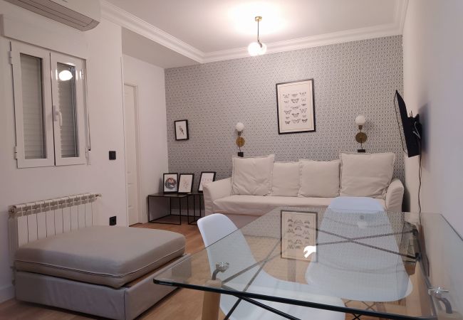 Estudio en Madrid - Estudio interior con sofá cama en Madrid Río