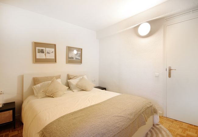 Apartamento en Barcelona - Piso con tres dormitorios en Nou Barris by  Alterhome