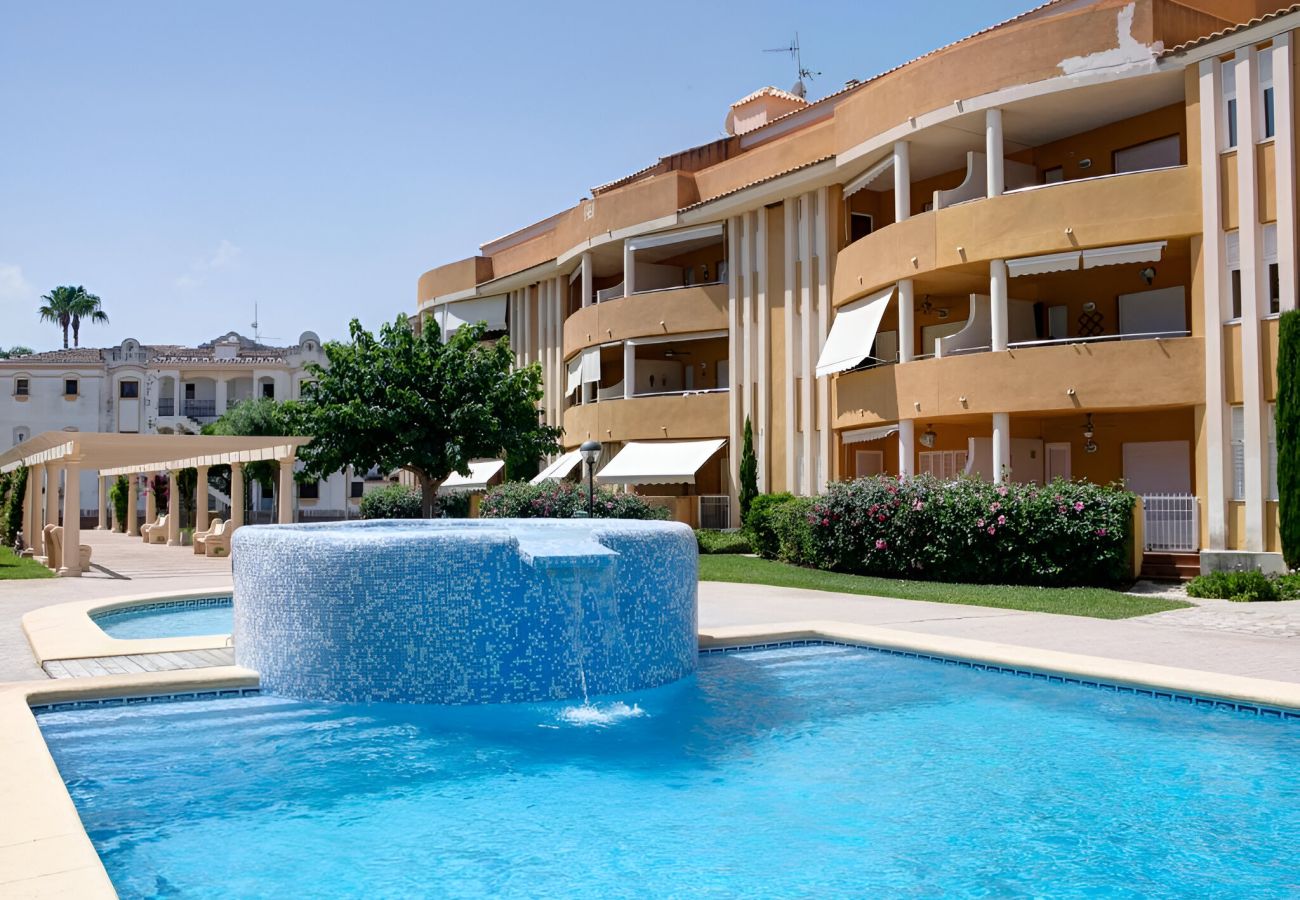 Apartamento en Denia - Hermoso apartamento en Denia con piscina a 300 mts de la playa