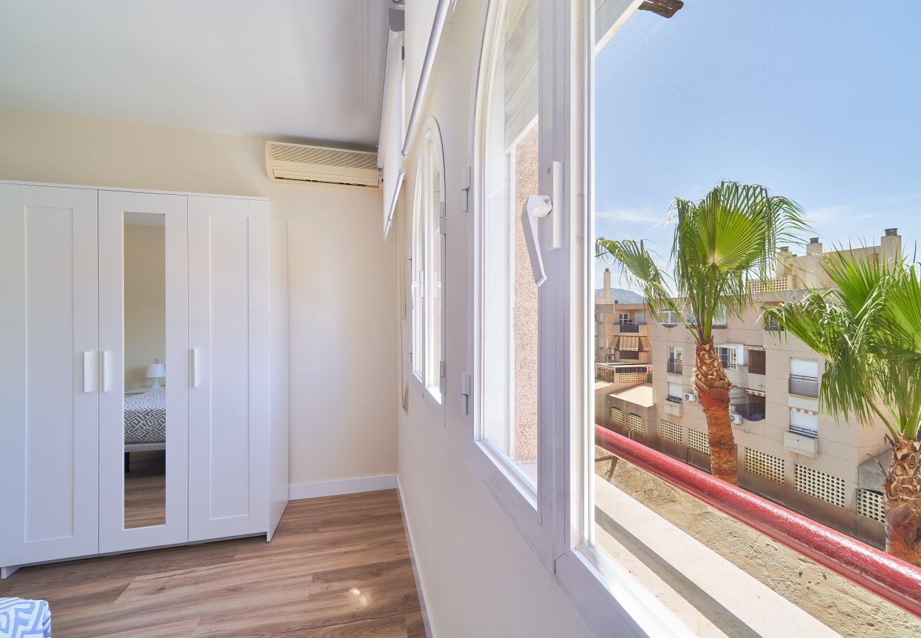 Apartamento en Málaga - A pasos de la playa: Amplio apartamento en Málaga