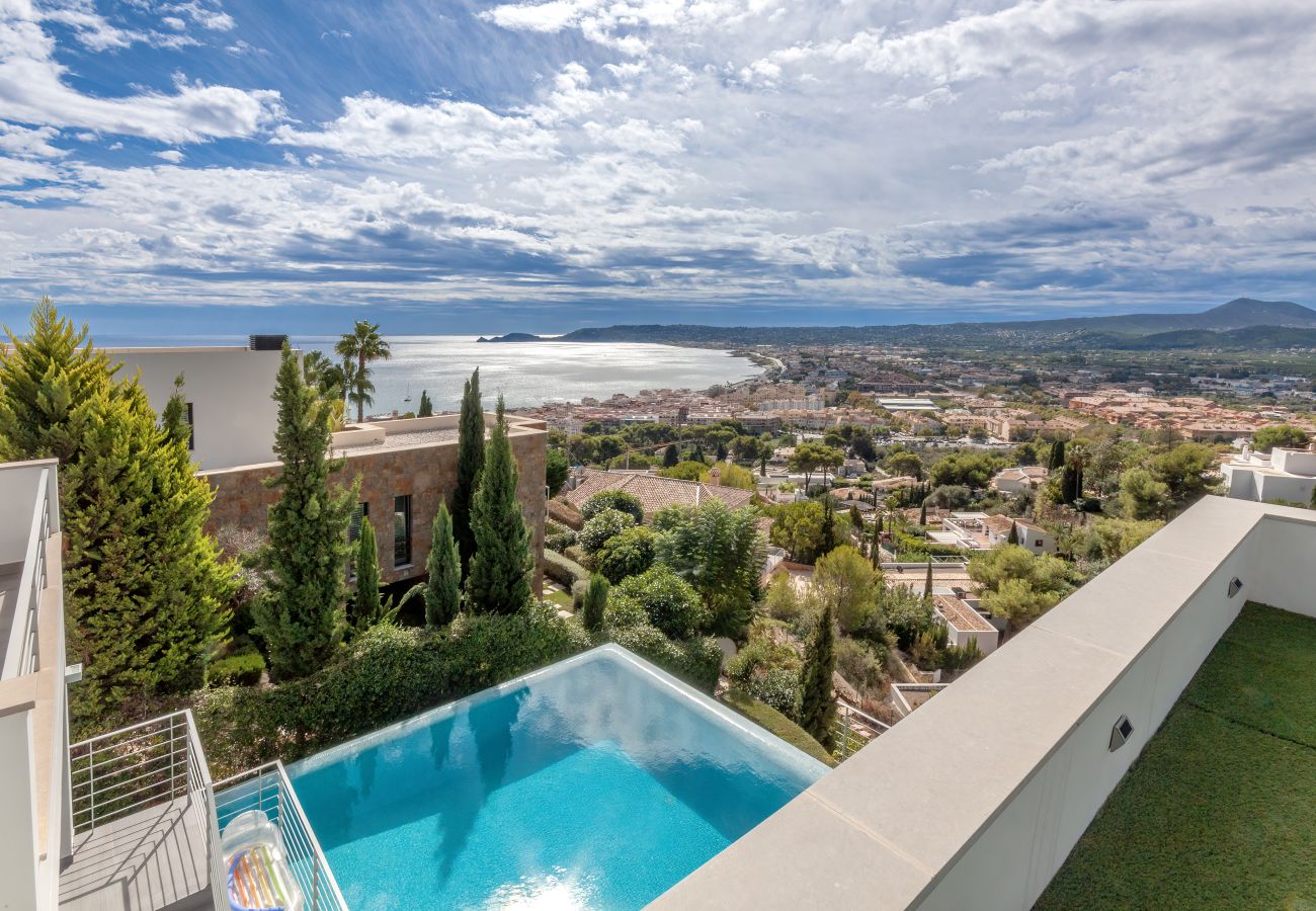 Villa en Javea / Xàbia - Tu oasis de paz en Jávea: Villa con piscina privada y vistas al mar