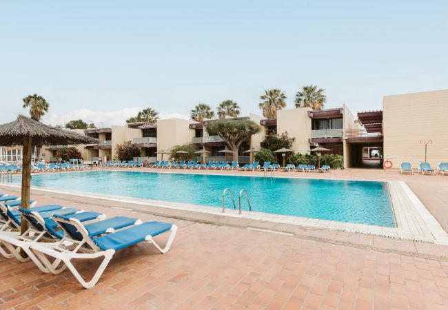 Apartamento en Arona - Costa del Silencio: Terraza privada  y piscina  Apartamento en Arona - Costa del Silencio: Terraza privada  y piscina