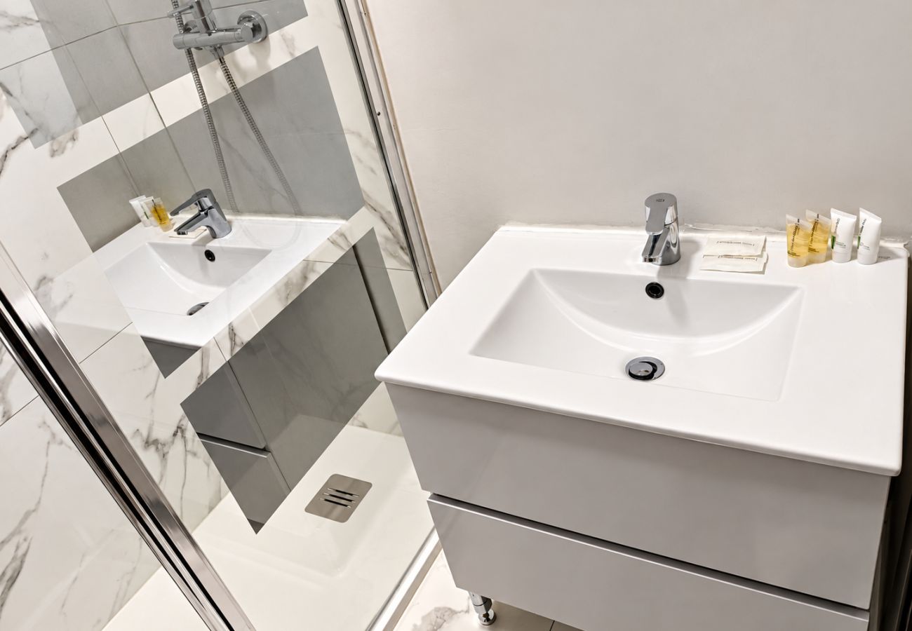 Alquiler por habitaciones en Madrid - Increíble Ubicación - Habitación en Madrid