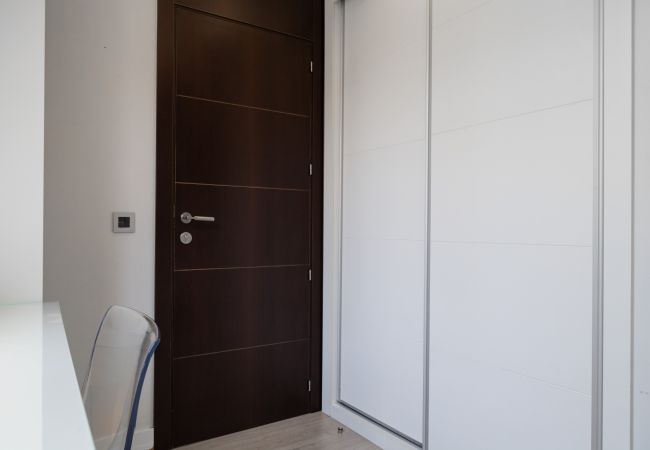Alquiler por habitaciones en Madrid - Habitación en Madrid - Ideal para viajeros solos  Alquiler por habitaciones en Madrid - Habitación en Madrid - Ideal para viajeros solos