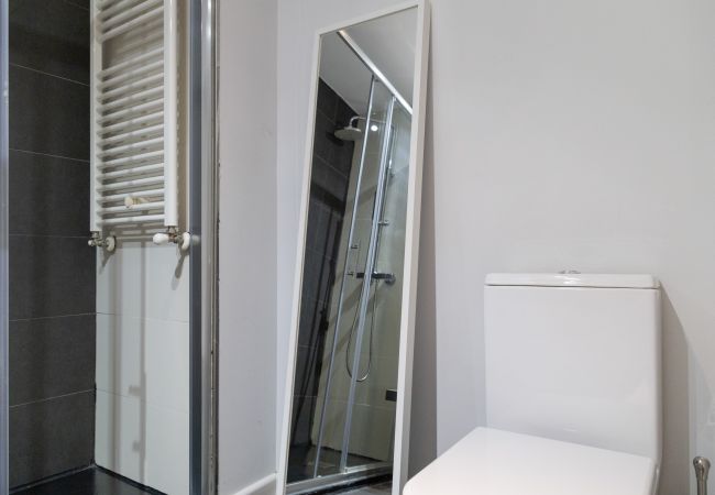 Alquiler por habitaciones en Madrid - Habitación en Madrid - Ideal para viajeros solos  Alquiler por habitaciones en Madrid - Habitación en Madrid - Ideal para viajeros solos