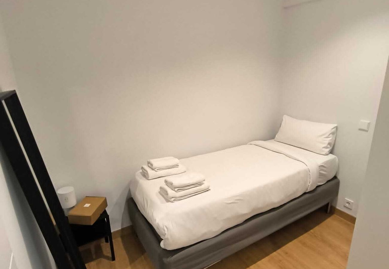 Alquiler por habitaciones en Madrid - Increible Habitación en Chamartín