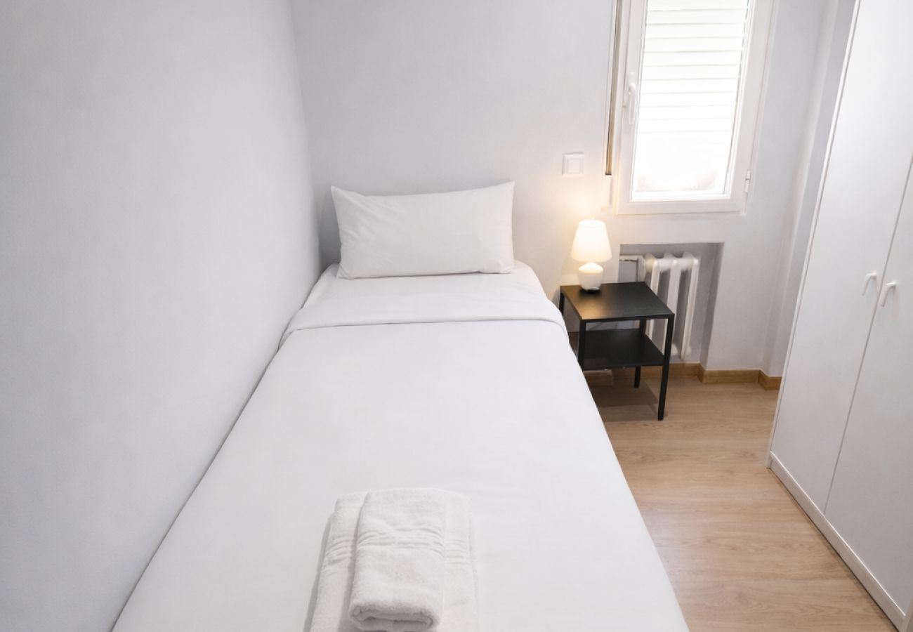 Alquiler por habitaciones en Madrid - Increible Habitación en Chamartín