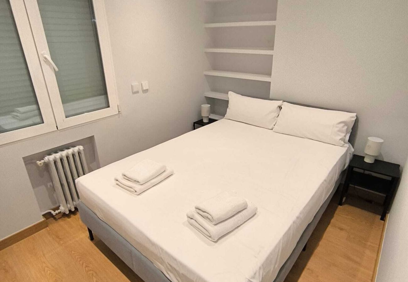 Alquiler por habitaciones en Madrid - Chamartín Smart Stay | Habitación Doble con Gran Conectividad