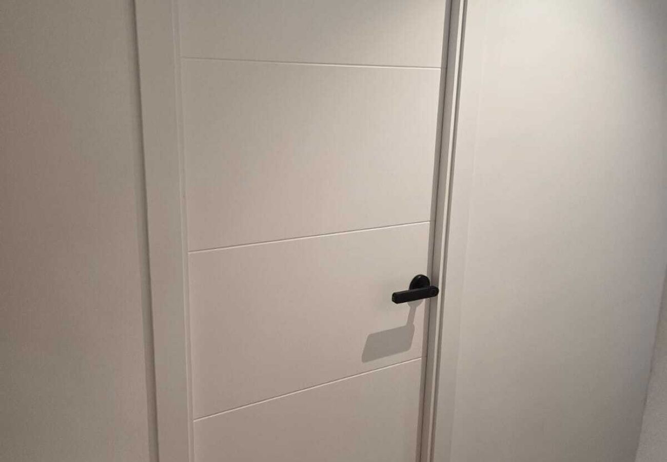 Alquiler por habitaciones en Madrid - Chamartín Smart Stay | Habitación Doble con Gran Conectividad