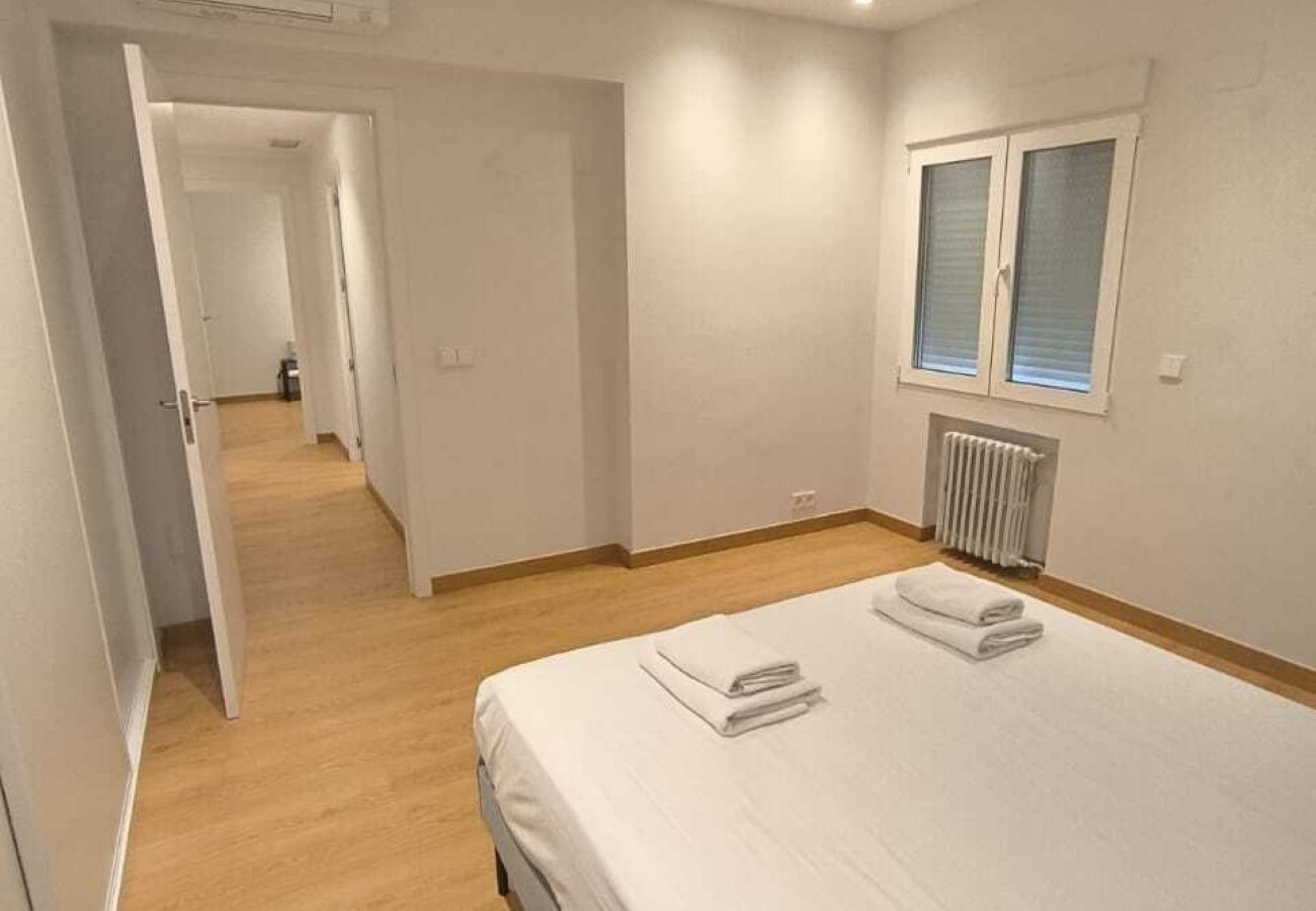 Alquiler por habitaciones en Madrid - Chamartín Smart Stay | Habitación Doble con Gran Conectividad