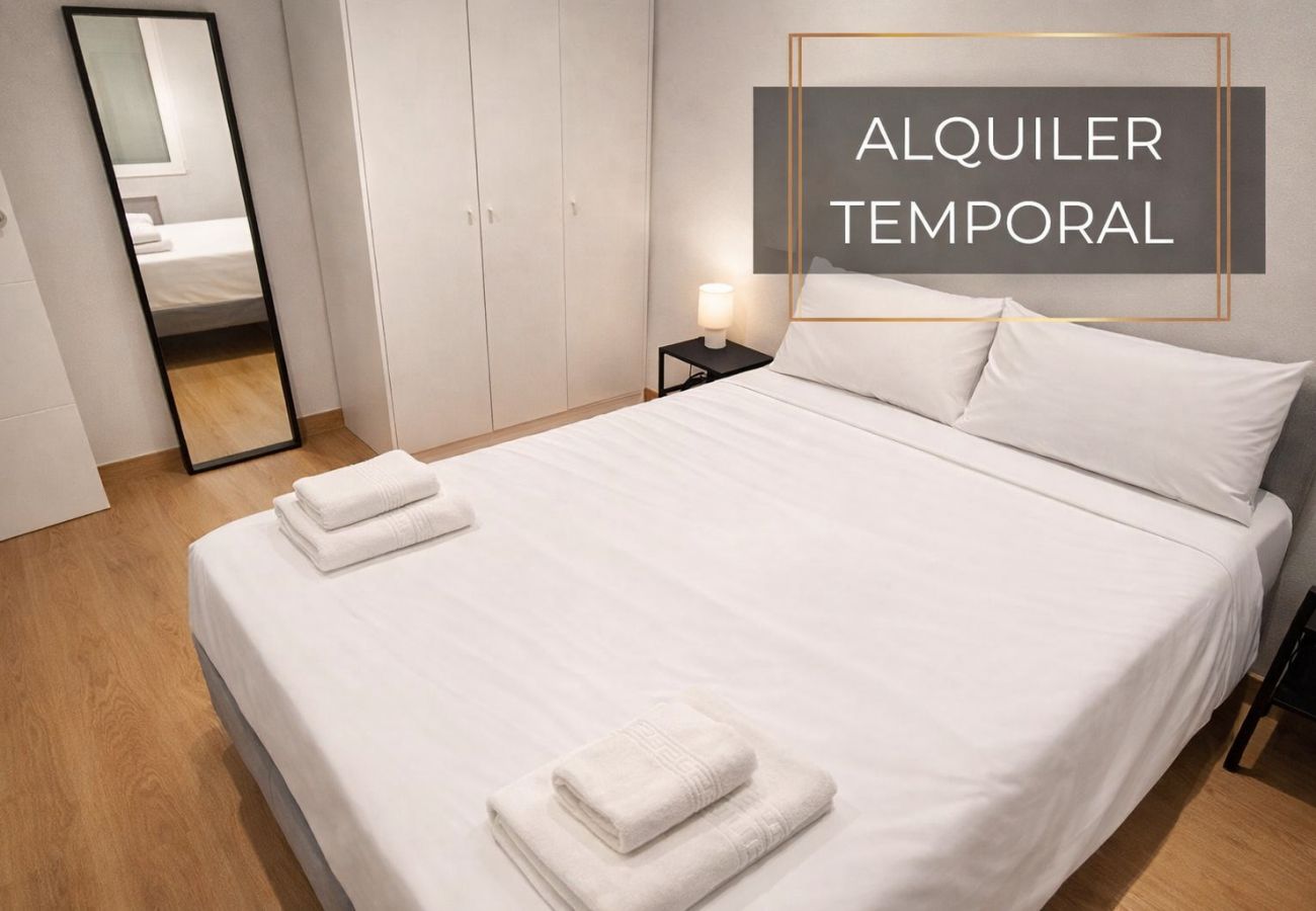 Alquiler por habitaciones en Madrid - Chamartín Smart Stay | Habitación Doble con Gran Conectividad