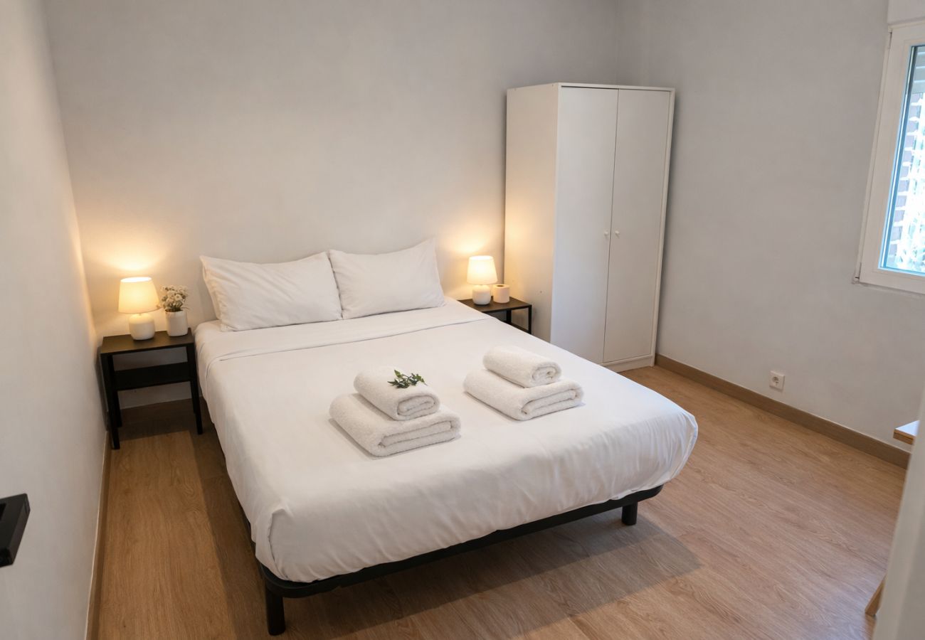 Alquiler por habitaciones en Madrid - Chamartín Smart Stay | Habitación Doble con Gran Conectividad