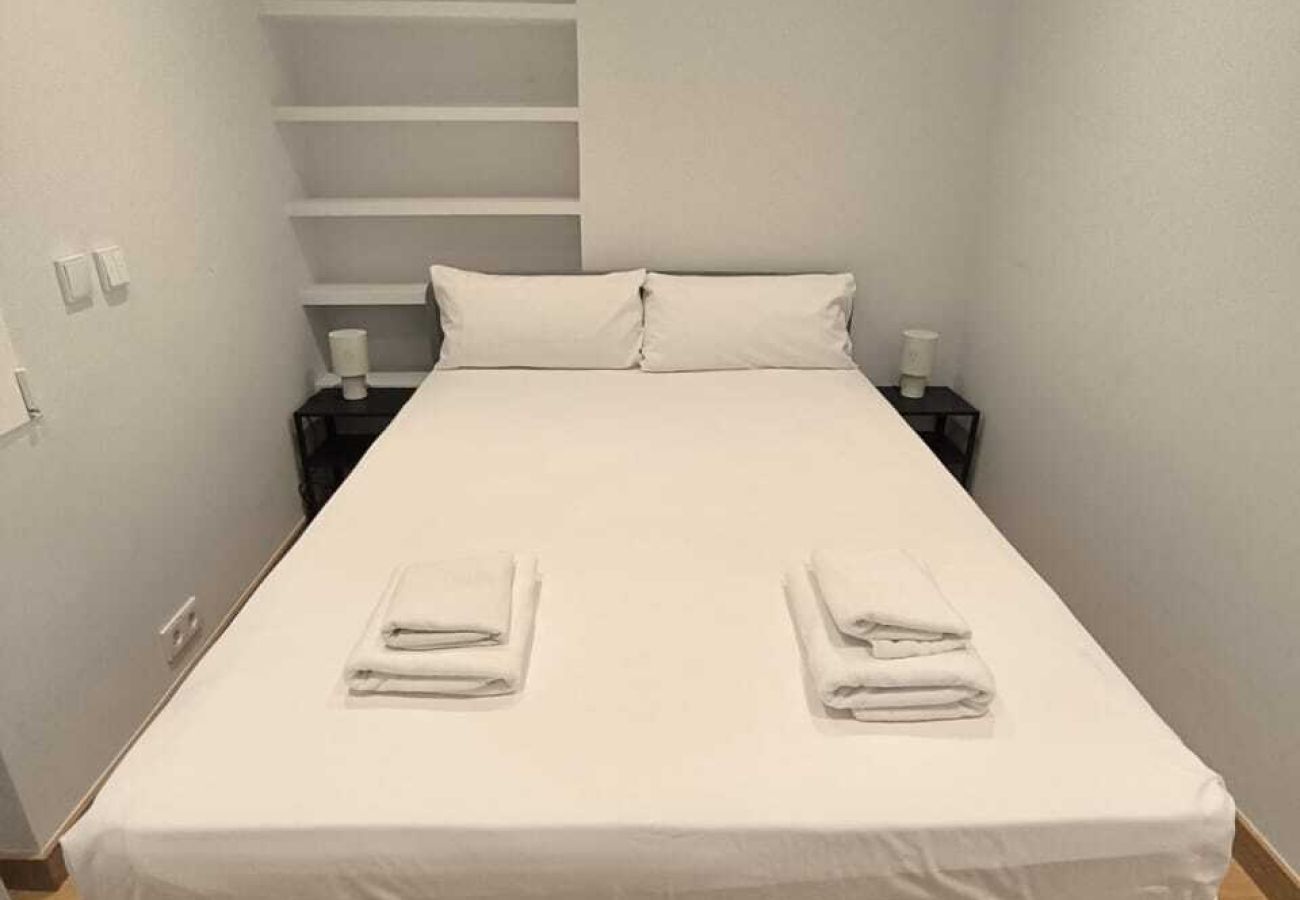 Alquiler por habitaciones en Madrid - Tu Espacio Privado en Chamartín | Confort & Estilo