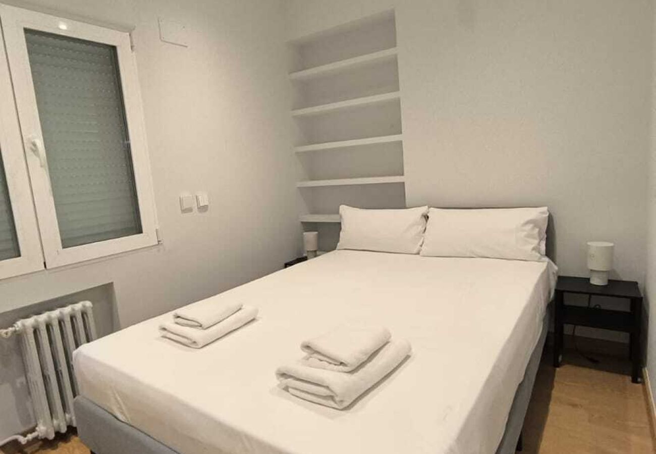 Alquiler por habitaciones en Madrid - Tu Espacio Privado en Chamartín | Confort & Estilo