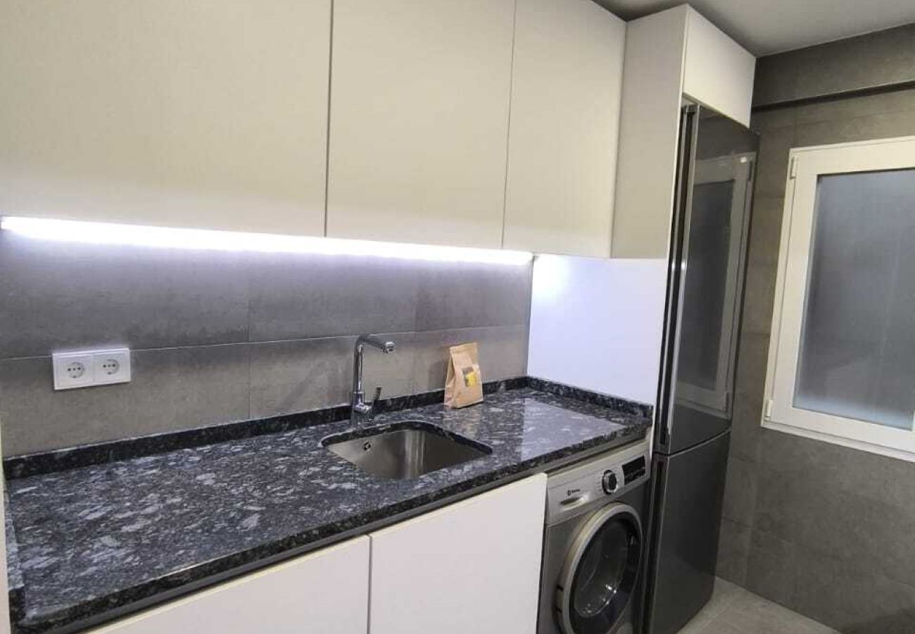 Alquiler por habitaciones en Madrid - Tu Espacio Privado en Chamartín | Confort & Estilo