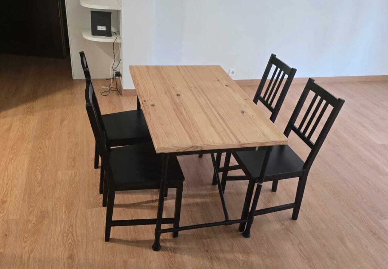 Alquiler por habitaciones en Madrid - Tu Espacio Privado en Chamartín | Confort & Estilo