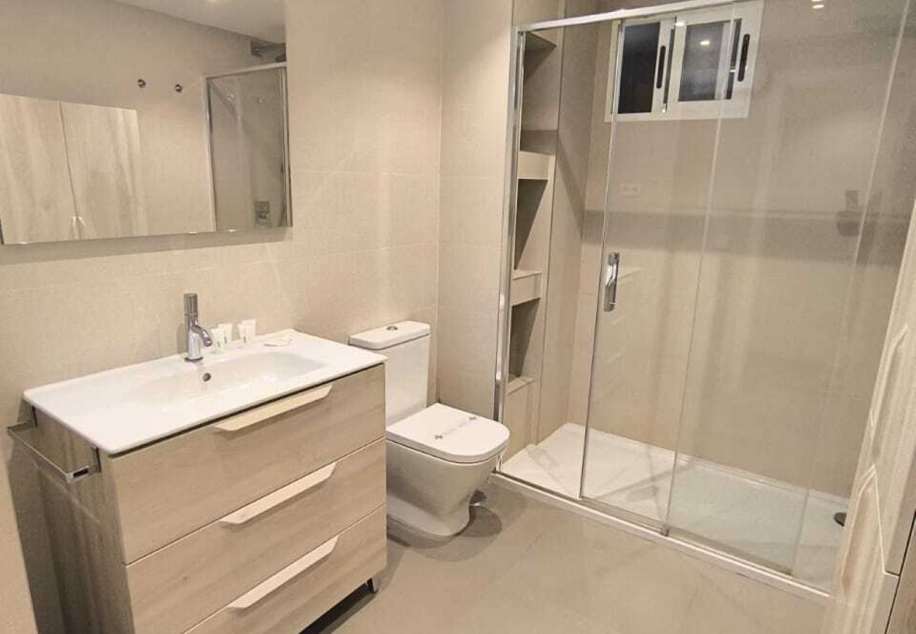 Alquiler por habitaciones en Madrid - Tu Espacio Privado en Chamartín | Confort & Estilo
