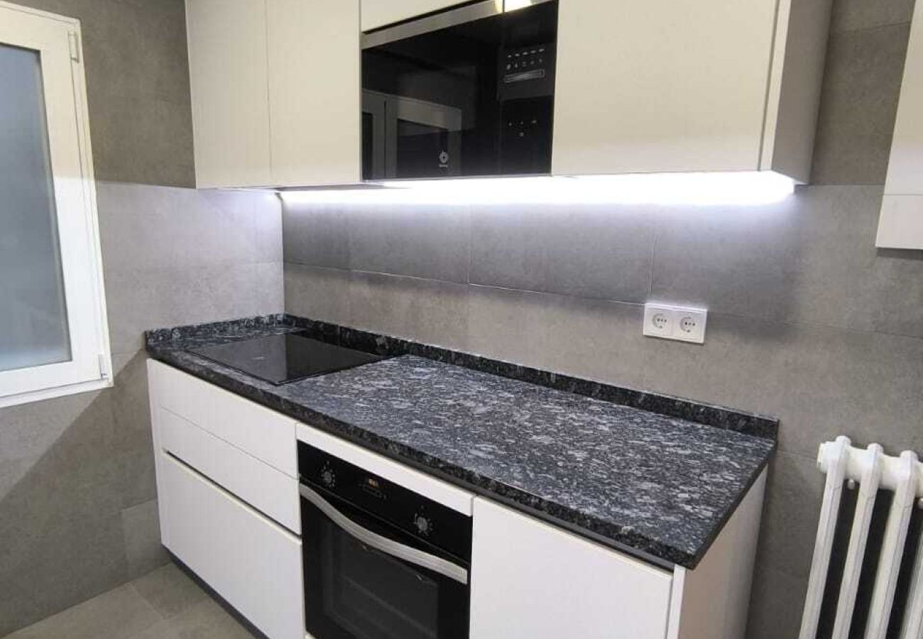 Alquiler por habitaciones en Madrid - Tu Espacio Privado en Chamartín | Confort & Estilo
