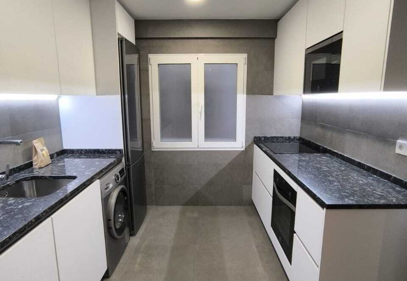 Alquiler por habitaciones en Madrid - Tu Espacio Privado en Chamartín | Confort & Estilo