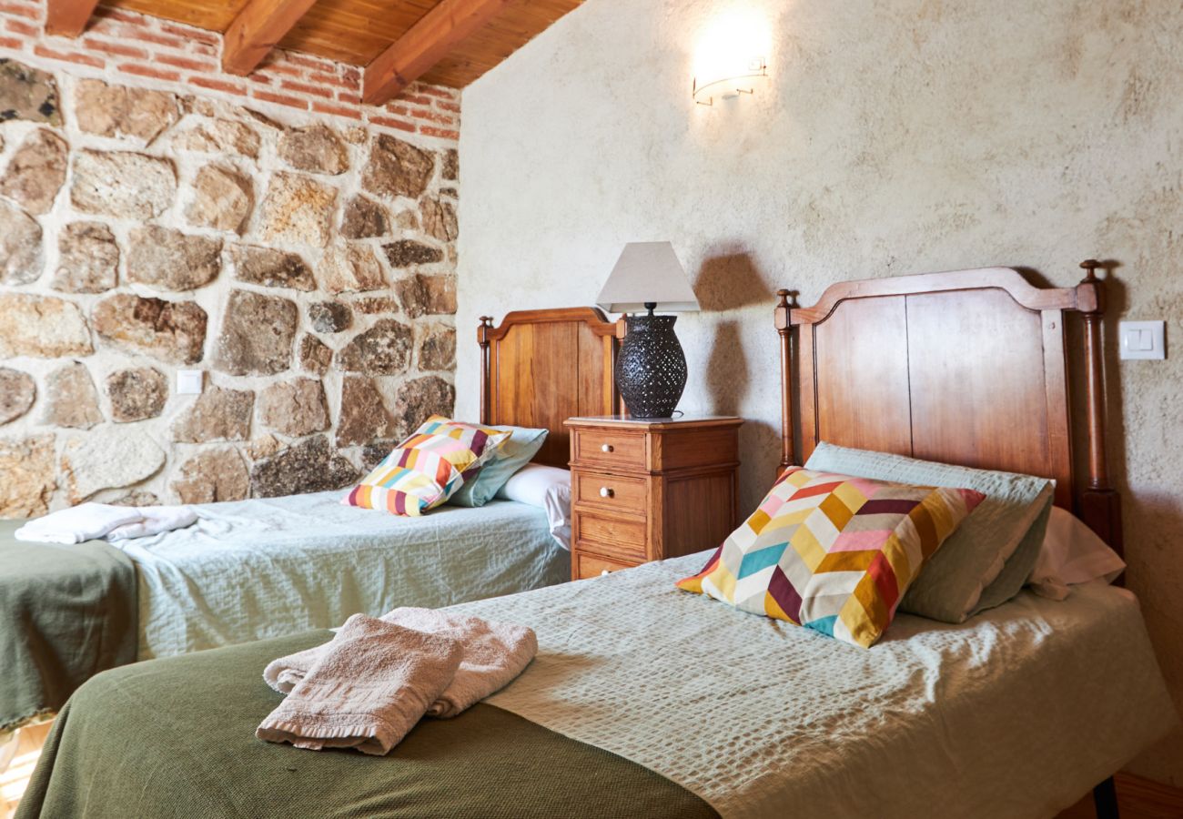 Casa rural en Peñalba - Complejo Fanega · Naturaleza, confort y piscina en Peñalba ✨