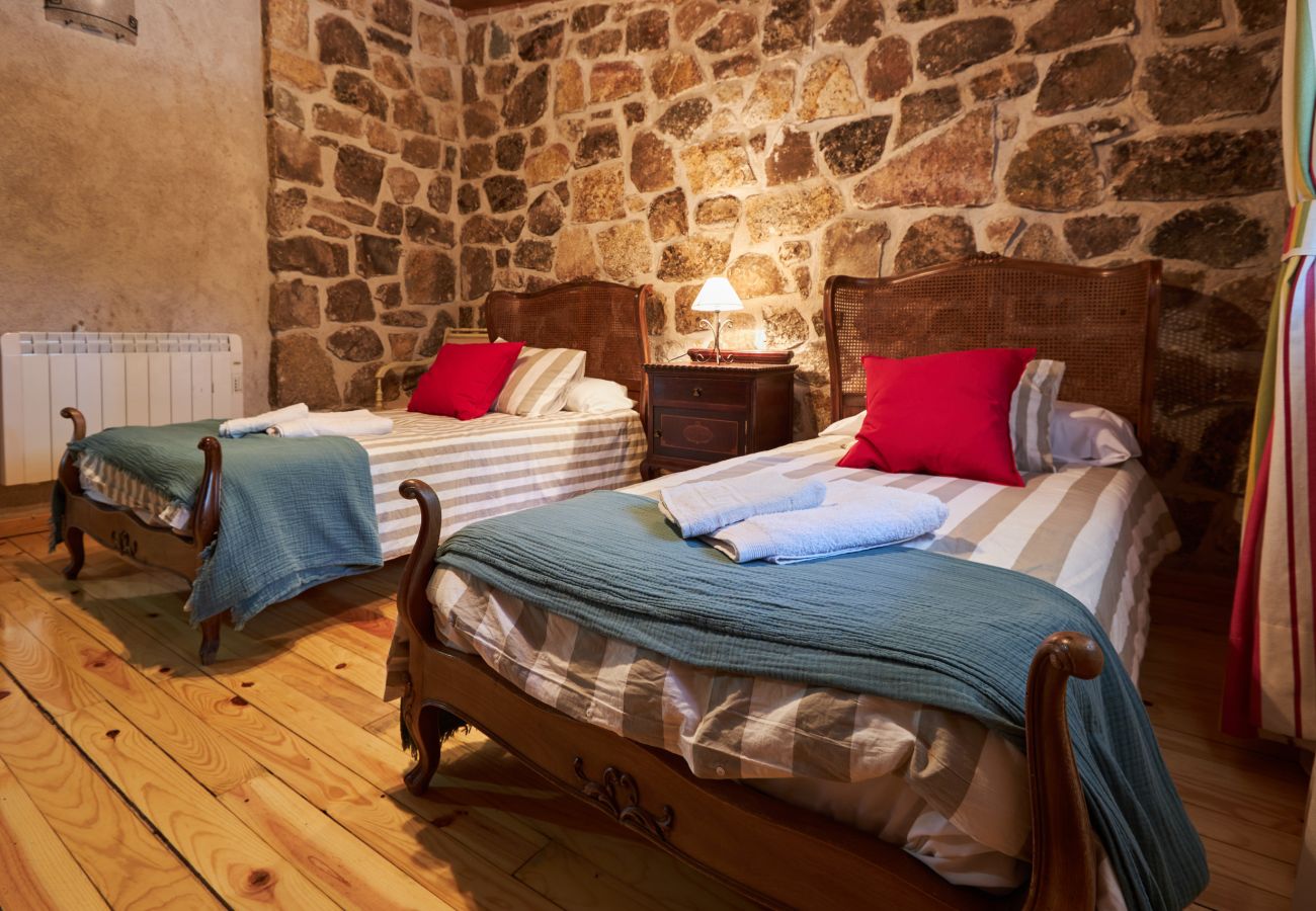 Casa rural en Peñalba - Complejo Fanega · Naturaleza, confort y piscina en Peñalba ✨