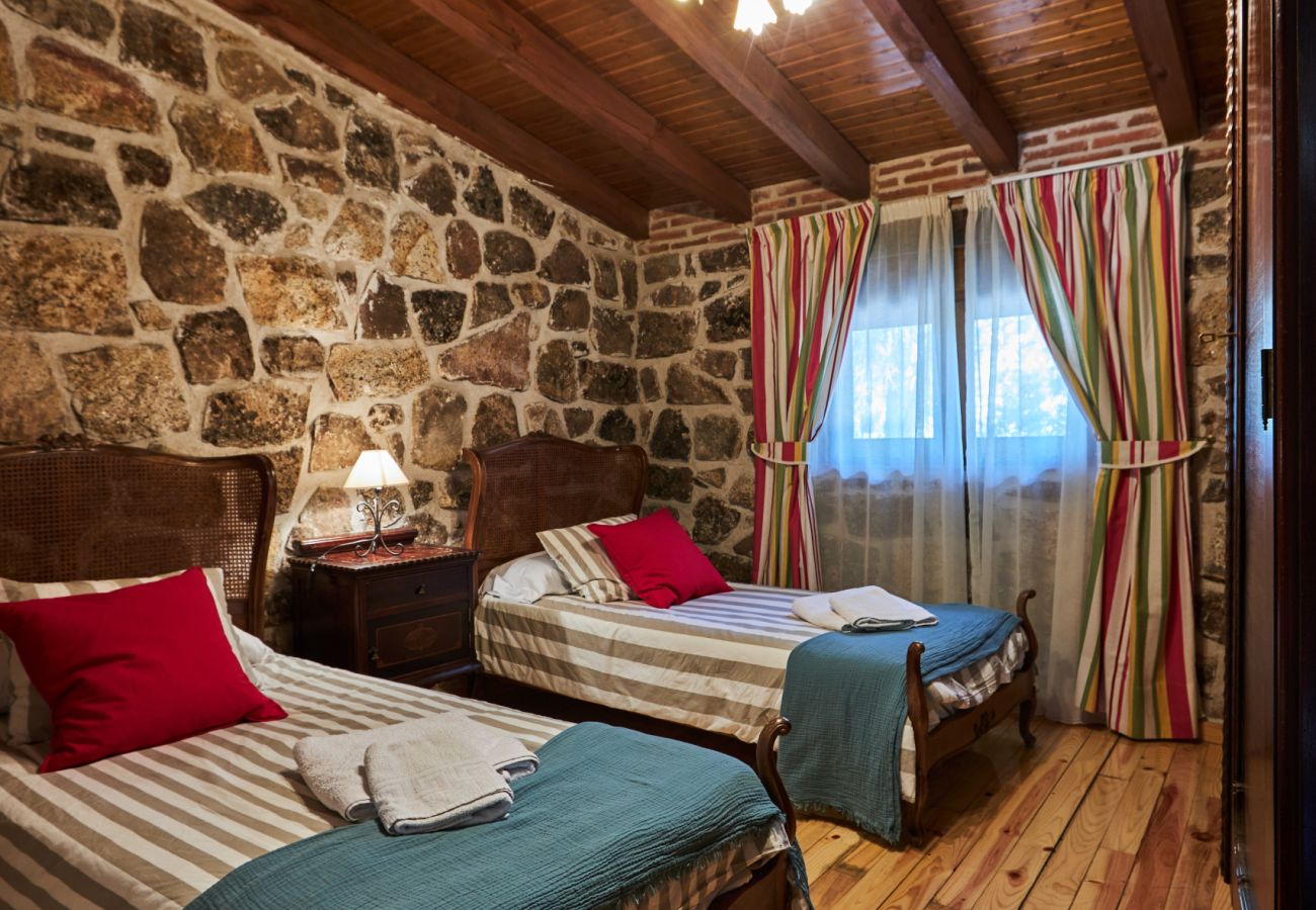 Casa rural en Peñalba - Complejo Fanega · Naturaleza, confort y piscina en Peñalba ✨