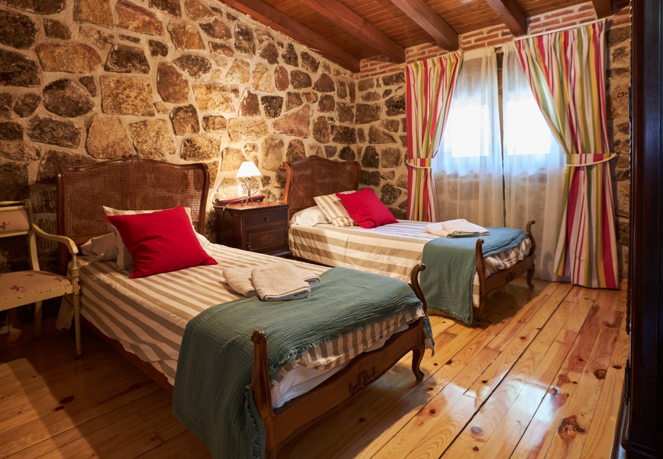 Casa rural en Peñalba - Complejo Fanega · Naturaleza, confort y piscina en Peñalba ✨