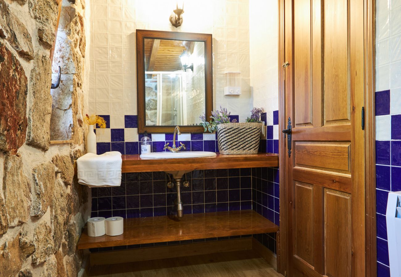 Casa rural en Peñalba - Complejo Fanega · Naturaleza, confort y piscina en Peñalba ✨