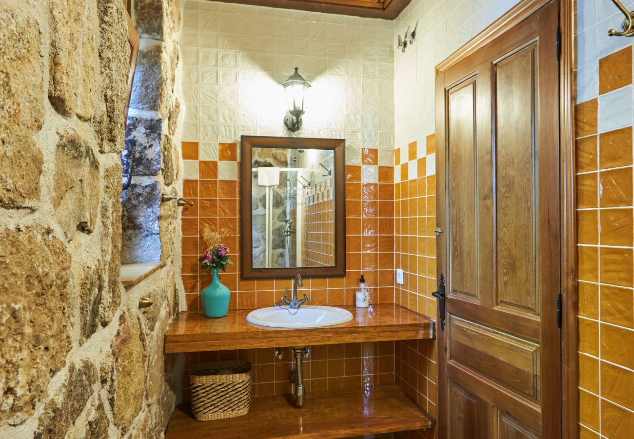 Casa rural en Peñalba - Complejo Fanega · Naturaleza, confort y piscina en Peñalba ✨