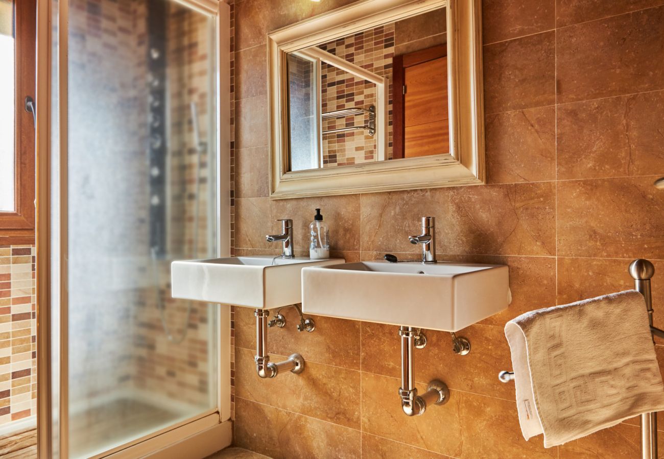 Casa rural en Peñalba - Complejo Fanega · Naturaleza, confort y piscina en Peñalba ✨