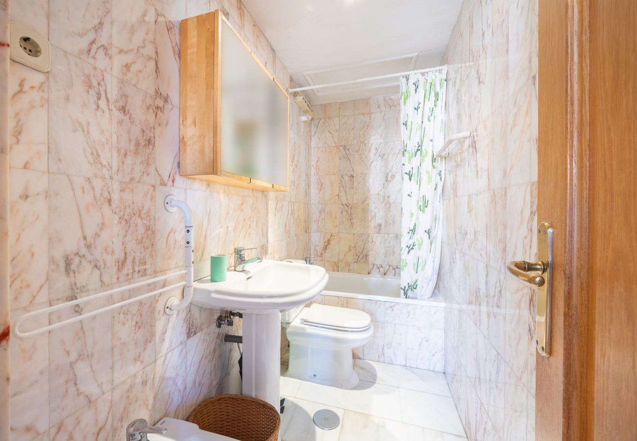 Apartamento en Madrid - Moderno Piso en La Latina – Perfecto para Teletrabajar o Estudiar