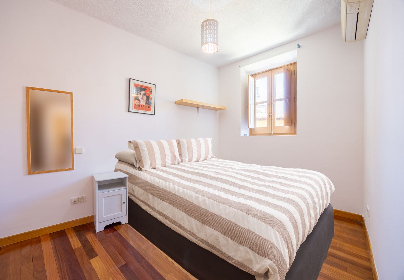 Apartamento en Madrid - Moderno Piso en La Latina – Perfecto para Teletrabajar o Estudiar