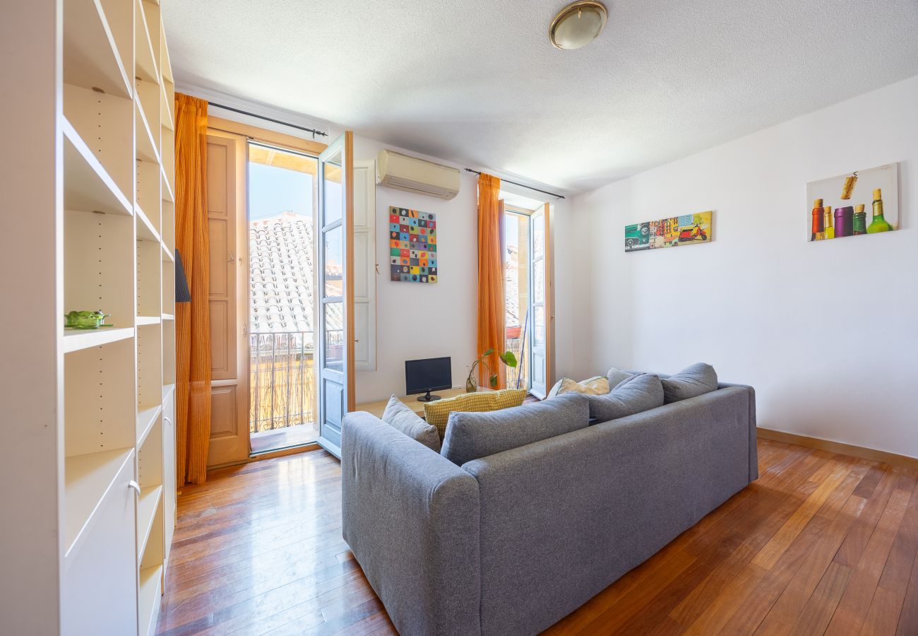 Apartamento en Madrid - Moderno Piso en La Latina – Perfecto para Teletrabajar o Estudiar