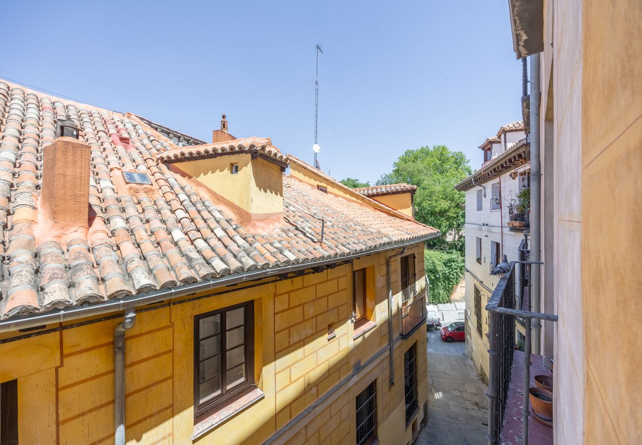 Apartamento en Madrid - Moderno Piso en La Latina – Perfecto para Teletrabajar o Estudiar