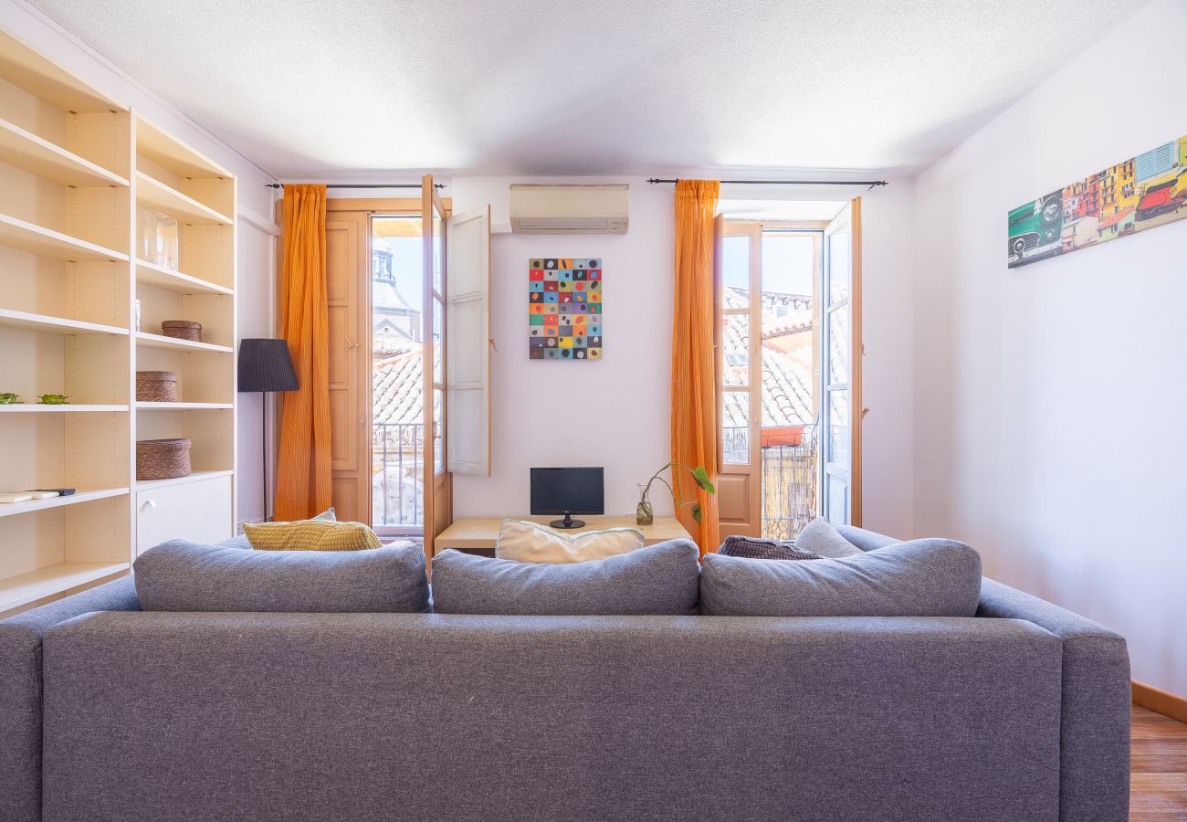 Apartamento en Madrid - Moderno Piso en La Latina – Perfecto para Teletrabajar o Estudiar