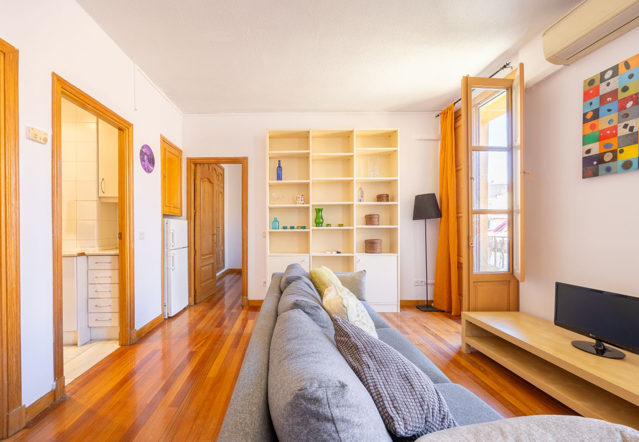 Apartamento en Madrid - Moderno Piso en La Latina – Perfecto para Teletrabajar o Estudiar