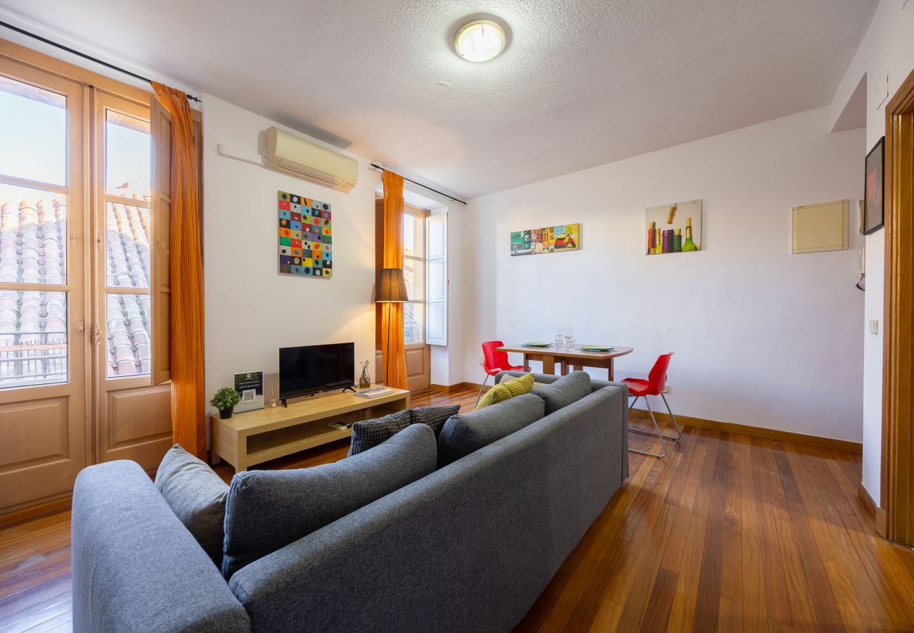 Apartamento en Madrid - Moderno Piso en La Latina – Perfecto para Teletrabajar o Estudiar