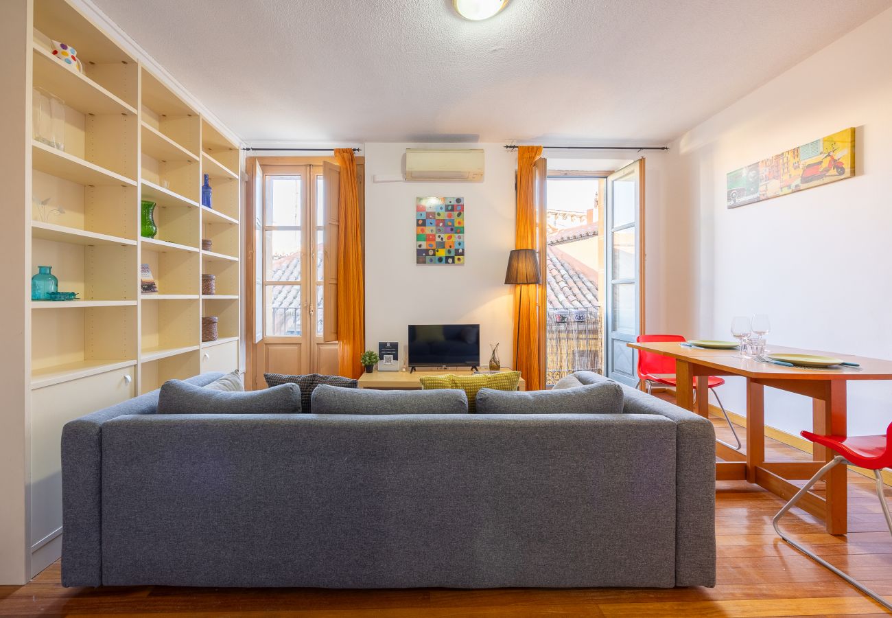 Apartamento en Madrid - Moderno Piso en La Latina – Perfecto para Teletrabajar o Estudiar