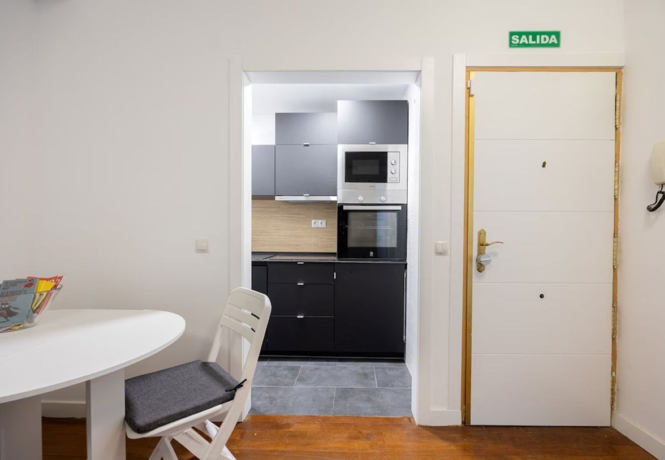 Apartamento en Madrid - Espacio moderno en La Latina – Comodidad para trabajo o estudio