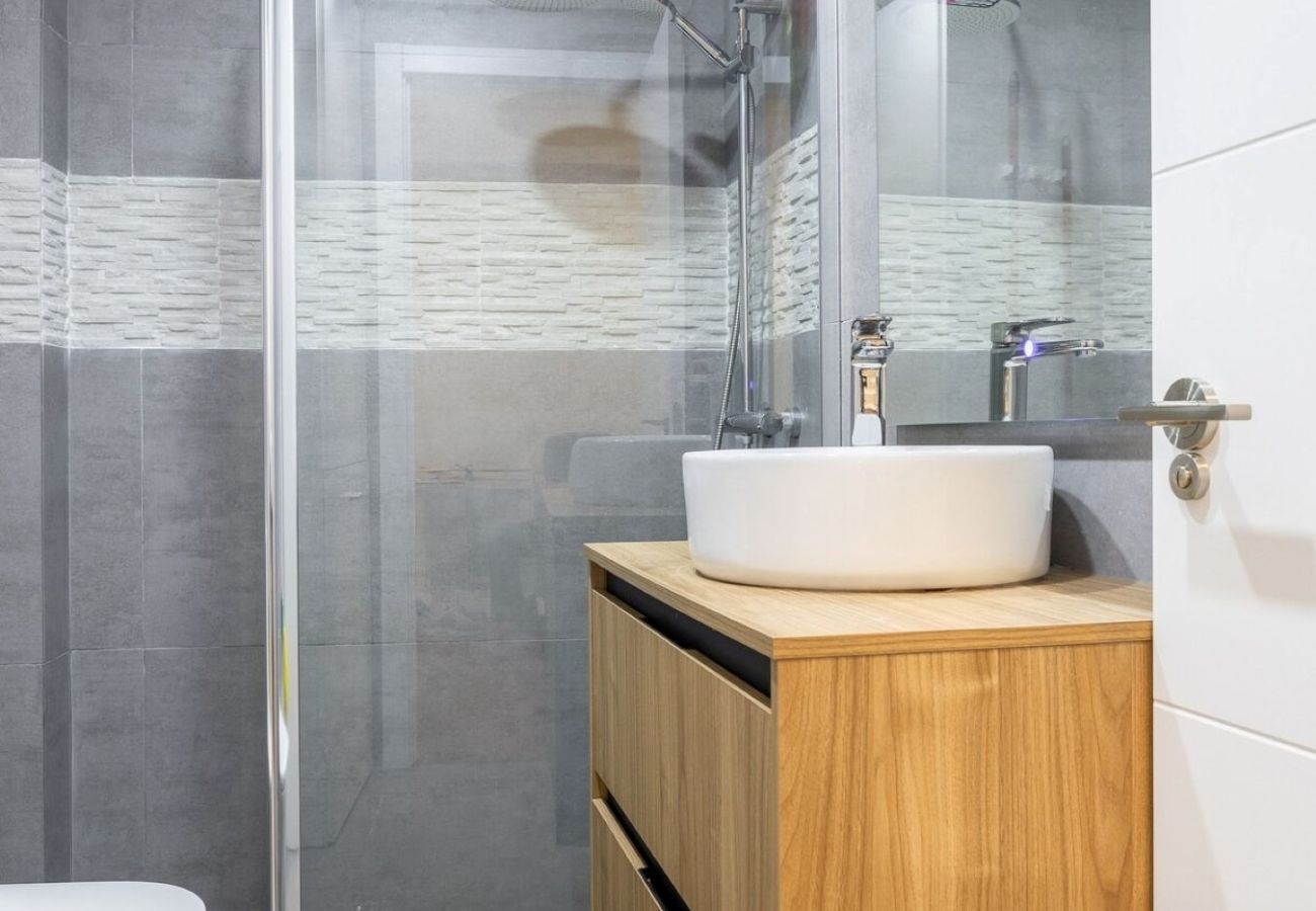 Apartamento en Madrid - Espacio moderno en La Latina – Comodidad para trabajo o estudio