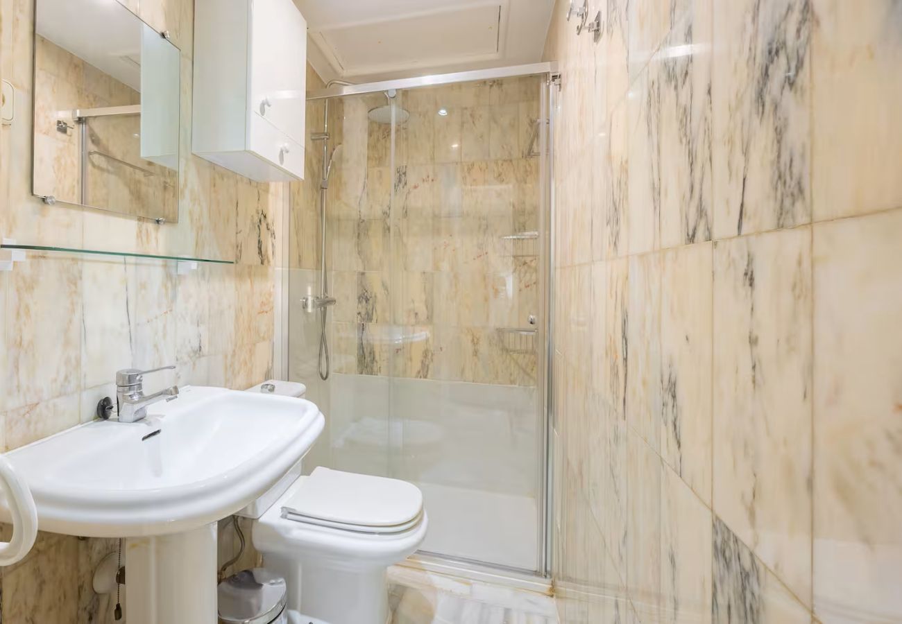 Apartamento en Madrid - Acogedor Apartamento en La Latina – Ideal para Trabajar o Estudiar