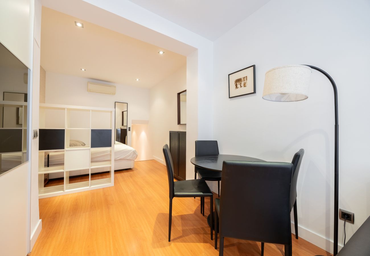 Apartamento en Madrid - Studio in Barrio de las Letras – Work or Study