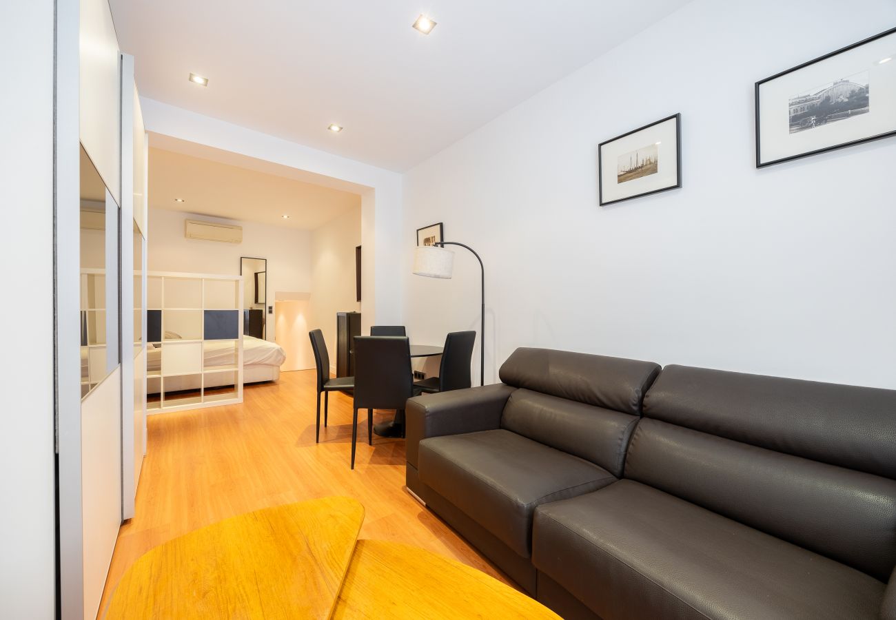 Apartamento en Madrid - Studio in Barrio de las Letras – Work or Study
