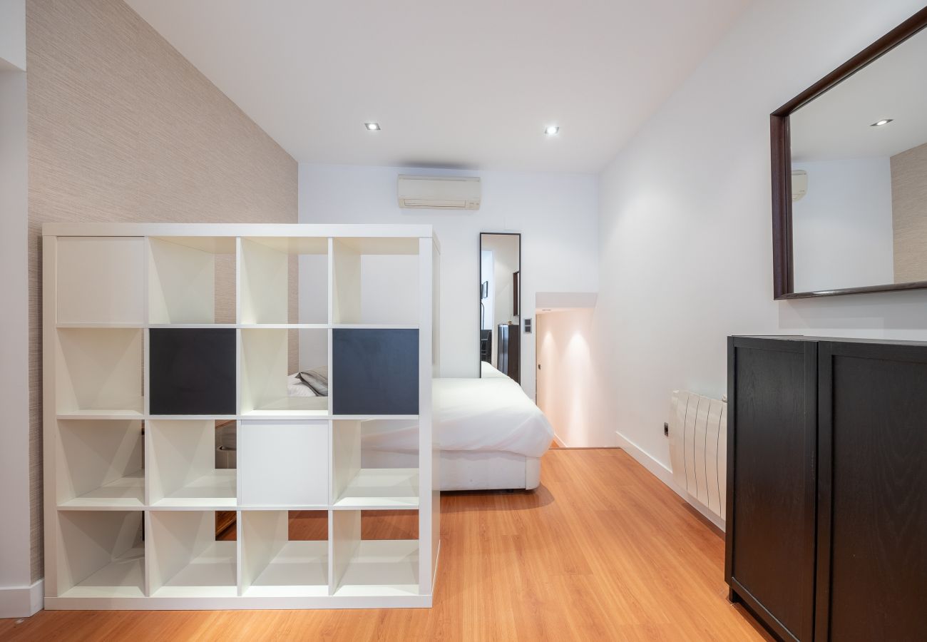 Apartamento en Madrid - Studio in Barrio de las Letras – Work or Study