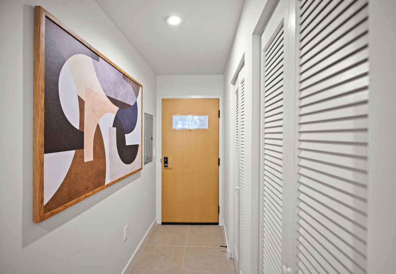 Estudio en Miami - The Crosby · Miami Worldcenter Studio